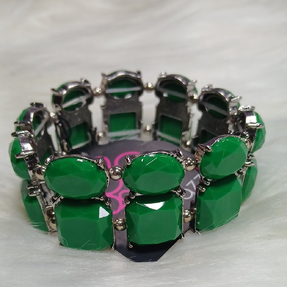 Paparazzi Vibrant Green and Silver Bracelet Strech